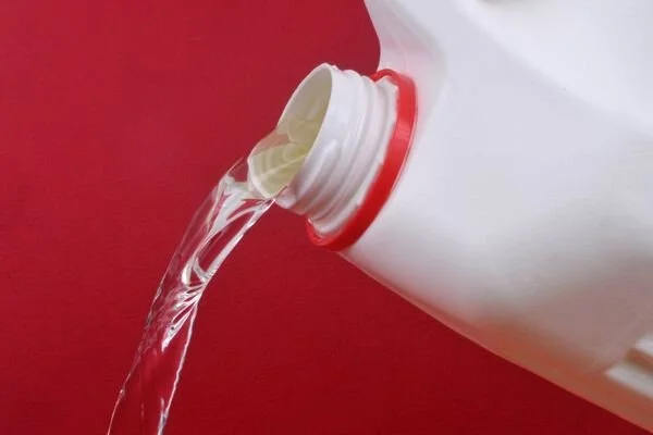 Çamaşır Suyu Lekesini Çıkarmanın Basit Yolu